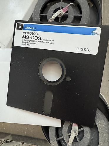 mac mini 4: Дискета с установочным дистрибутивом Microsoft MS‑DOS Version 4.01 — 2