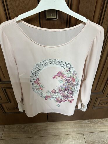 Köynək və bluzalar: 10 azn . Razmer S/M — 21