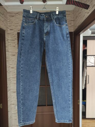 синяя рубашка в клетку женская: Джинсы DENIM. АБСОЛЮТНО НОВЫЕ. Цвет - синий. Джинсы широкие. Брал для