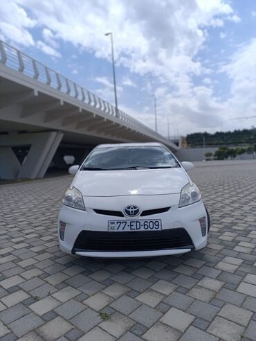 Toyota: Toyota Prius: 1.8 l | 2013 il Hetçbek — 2
