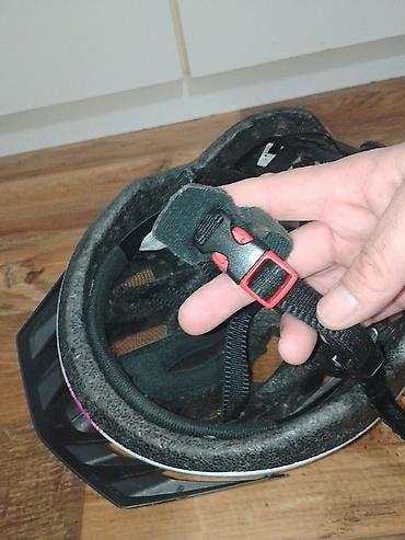 Oprema za bicikliste: Biciklistička kaciga S/M 54-59 – bela sa pink detaljima - Tip — 10