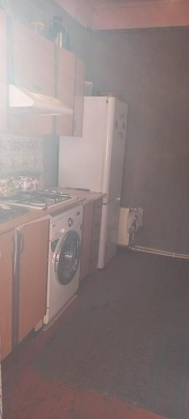 agsuda ev satilir: Nzs qesebesi hayat evi yolun ustunde 1 mertebeli 3 otaq alave 1 otaq — 5