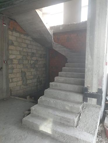 Kommersiya daşınmaz əmlakı: Satılır: iki səviyyəli geniş ofis/kommersiya sahəsi - Planlaşdırma: 2 — 2