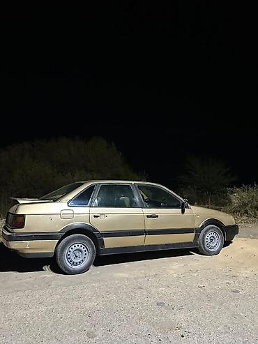 Volkswagen Passat: 1988 г., 1.8 л, Механика, Бензин, Седан