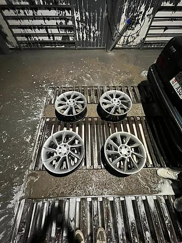 Диски: Литые Диски R 20 Lorinser, Комплект, отверстий - 5, Б/у at lalafo.kg — 16 Диски: Литые Диски R 20 Lorinser, Комплект, отверстий - 5, Б/у — 16