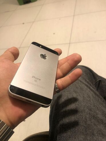 iphone 7 pulus: IPhone SE, 64 GB, Barmaq izi