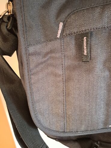 Futrole i torbe za laptopove: Samsonite torba za lap top komotna sa pregradama, crna kao nova. Malo — 10