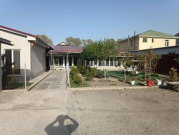 Продажа коттеджей и домов: Продаю 2 дома на участке в 6 соток. г. Кант. Под бизнес. Участок — 19