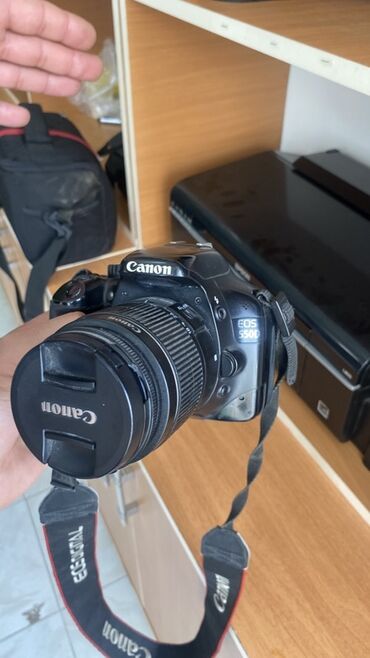 canon 800d qiymeti: Canon EOS 550D rəqəmsal SLR fotoaparatı. Bu, keyfiyyətli şəkillər