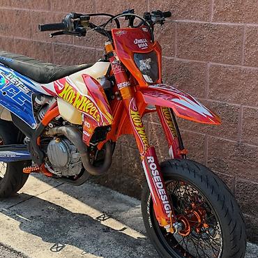 эндуро ktm: Super moto KTM 500 с уникальным ливреем Hot Wheels,привезенный из — 4