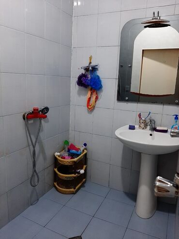 Köhnə tikili: Albalılıq dayanacağı 322 saylı məktəbin yanında 9Mərtebeli binanın — 12