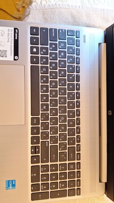 HP: HP noutbuk – 15.6" ekranlı, gümüşü korpus. Ekran SENSORDU — 3