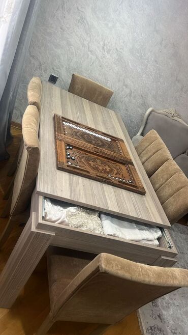 Giriş qapıları: Aytən 🌺 TƏCİLİ masa desti satılır 330 manat ünvan Neftçilər