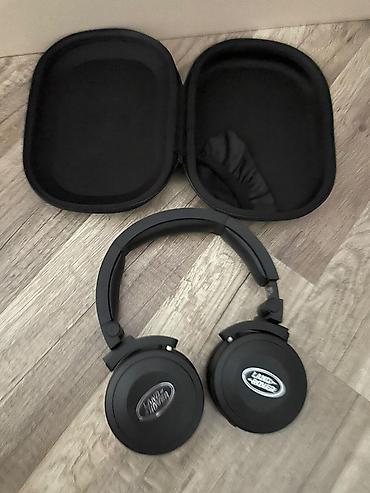 Qulaqcıqlar: Land Rover markalı simsiz over‑ear qulaqcıq + sərt daşıma futlyarı — 2