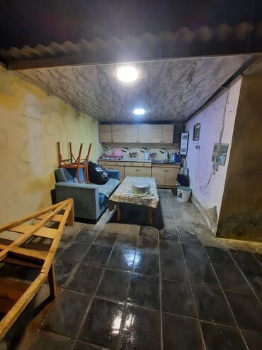 Uzunmüddətli kirayə evlər: Həyət evi – geniş, tamamilə daş döşənmiş həyət və işıqlı, uzun — 5