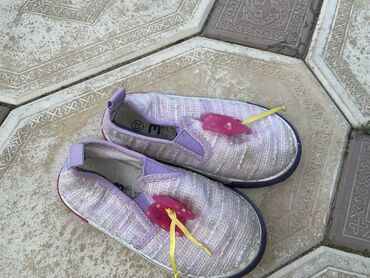 Детская обувь: Продаю детские б/у обуви по 200-300 сомов,для 2-3 годиков.Покупали в