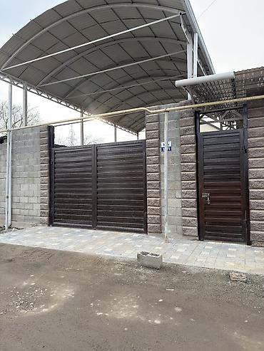 Продажа коттеджей и домов: Продаётся дом Район: ж/м Ак-Орго 2 этажа, 6 комнат Площадь дома: 218 м — 2