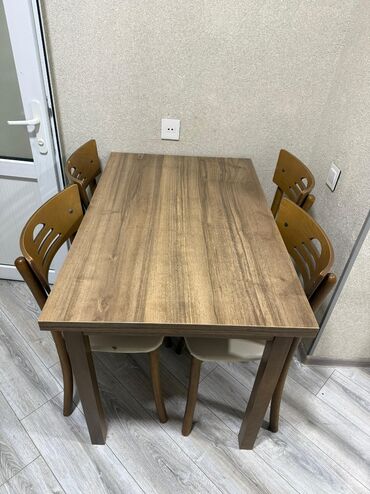 стол в зал: Qonaq otağı üçün, İşlənmiş, Açılan, 4 stul