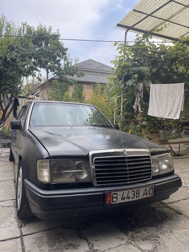 мер 220: Mercedes-Benz E 220: 1992 г., 2.2 л, Механика, Бензин, Седан