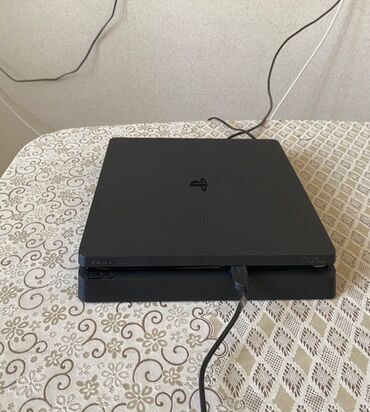 ps3 super slim 1tb: Ps4 slim 500 GB əla vəziyyətdə qızma,donma,səs etmə və s. heç bir