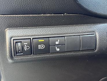 х5 2022: Toyota Corolla: 2022 г., 1.8 л, Вариатор, Гибрид, Седан — 7