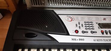 Klaviri, pianina: Klavijatura MK-980 radi, svira