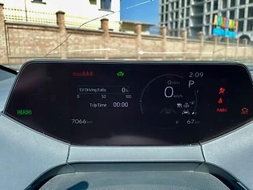 Toyota: Toyota Prius: 2023 г., 2 л, Вариатор, Гибрид, Хэтчбэк — 11