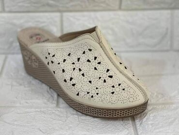 Papuče: 36-40
1500din — 5