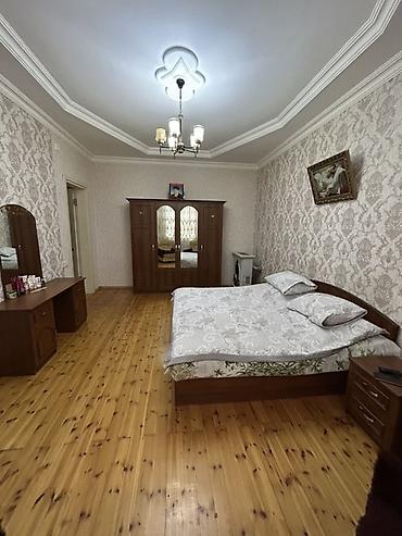 nefcilerde evler: 6 otaqlı, 240 kv. m, Orta təmir — 10