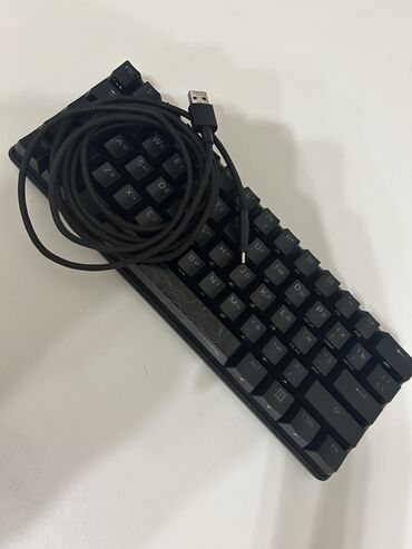 Kompüter ehtiyyat hissələri: Problemi yoxdur. red switch. rus-latin hereri. HyperX NGENUITY softu