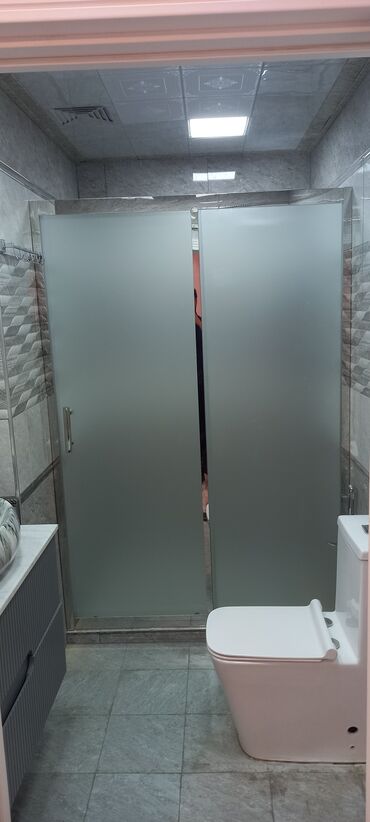 Duş kabinaları, arakəsmələr: Yeni Arakəsmə, Künc üçün, Pulsuz çatdırılma — 6