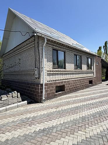 Продажа коттеджей и домов: ✨Продаётся дом в с. Сокулук✨ 🏡Характеристики: • Участок - 15 соток • — 1