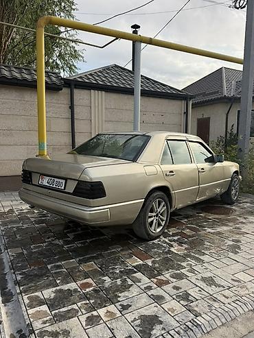 merc 210: Mercedes-Benz W124: 1988 г., 2.3 л, Механика, Бензин, Седан — 4