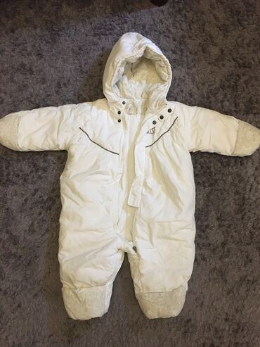 пиджак белый: Продаётся детский комбинезон от 9 месяца и выше. Очень тёплый