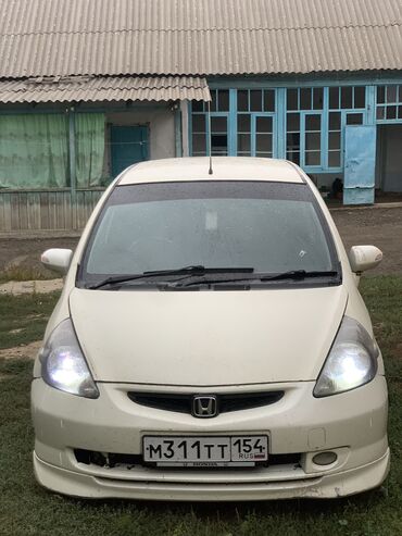 кожный салон: Honda Fit: 2003 г., 1.5 л, Вариатор, Бензин, Хэтчбэк