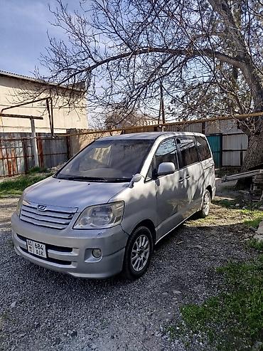 Toyota: Toyota Noah: 2003 г., Автомат, Бензин, Минивэн — 3