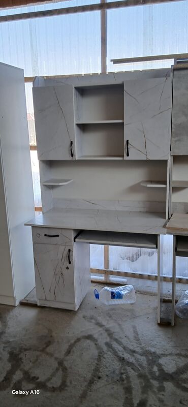 Письменные столы: Письменный стол — 9