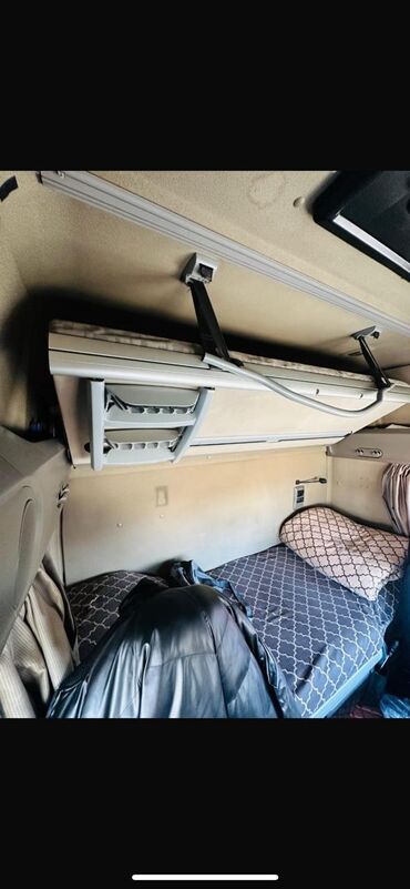 Tırlar: DAF XF çekiçi + tentli yarımqoşqu - Model: DAF XF (yükdaşıma üçün — 8