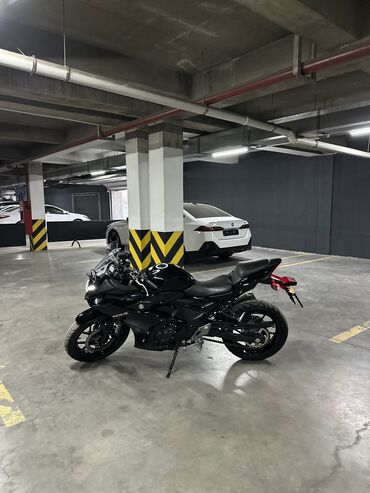 Мотоциклы: Продаю SUZUKI GSX250R г.в.: 11.2021 пробег: 8.400 км — 9