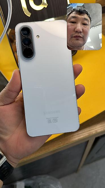 телефон бюджет: Samsung Galaxy A57, Б/у, 256 ГБ, 2 SIM — 4