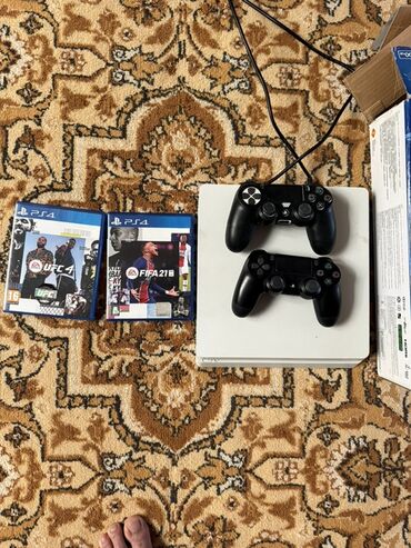 куплю газовую плиту бу: Игровая консоль PlayStation 4 Slim белого цвета. В комплекте два