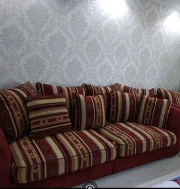 мебель для школ: Срочно!!! Очень большой красивый диван с подушками и с двумя обьмными