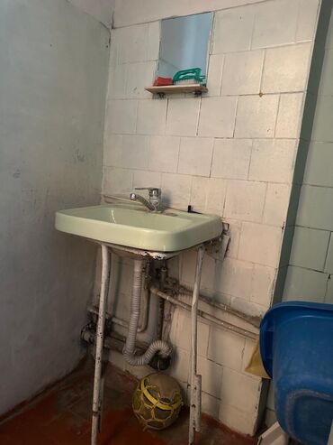 срочно продаю 1 ком кв: 1 комната, 13 м², Общежитие и гостиничного типа, 4 этаж, Старый ремонт