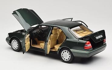 1993: Mасштабная модель автомобиля Mercedes-Benz C-Class (кузов — 3