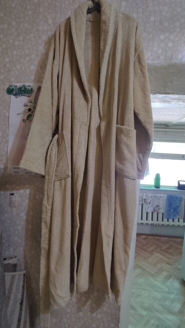 muzhskoe palto 54 razmera: Продаю мужской халат размер большой 54-56 очень хорошего качества