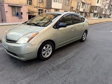Nəqliyyat: Toyota Prius (II nəsil) hibrid liftbek Xüsusiyyətlər: - Hibrid — 10