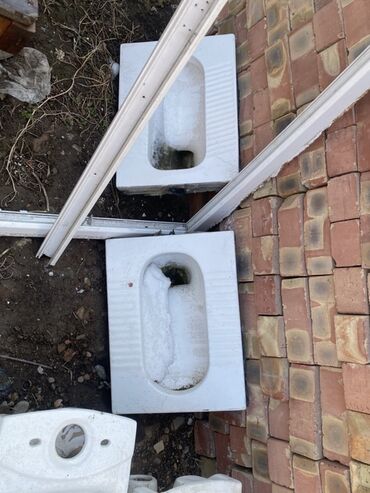 общественная баня: Унитаз Напольный, Материал: Керамика