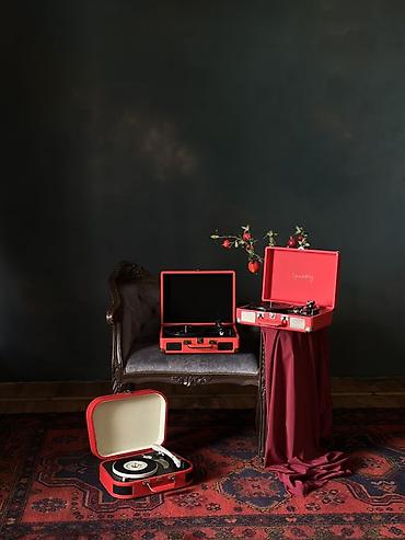 retro gramofon: Kompakt kökçə formalı vinil pleyerlər – retro dizaynlı, portativ və — 3