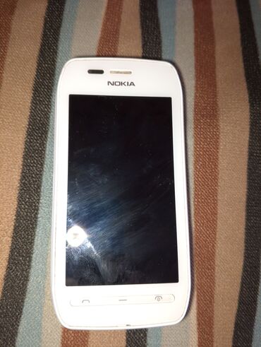 sadə nokia telefonları: Nokia 603, 2 GB, rəng - Ağ, Düyməli, Sensor, Barmaq izi