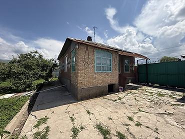 Продажа коттеджей и домов: 🏡 Продаётся дом в г. Каракол! 📍 Адрес: ул. Московская, угловой — 2